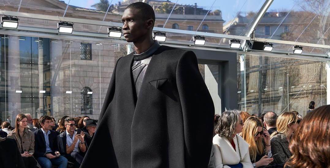 Milano Fashion Week 2019: il minimalismo dark di Bottega Veneta