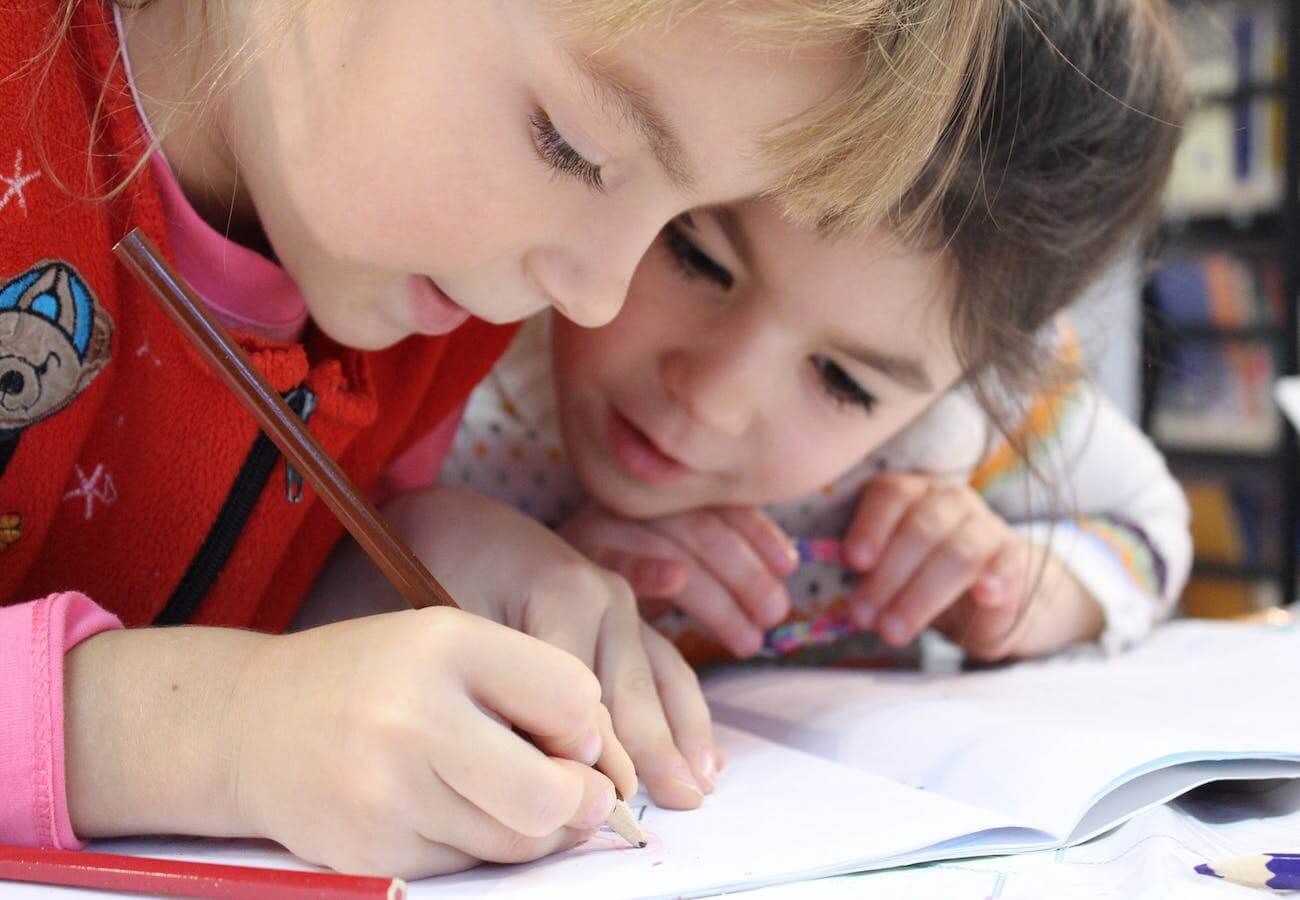 Figli di coppie arcobaleno: a scuola risultati migliori rispetto agli altri