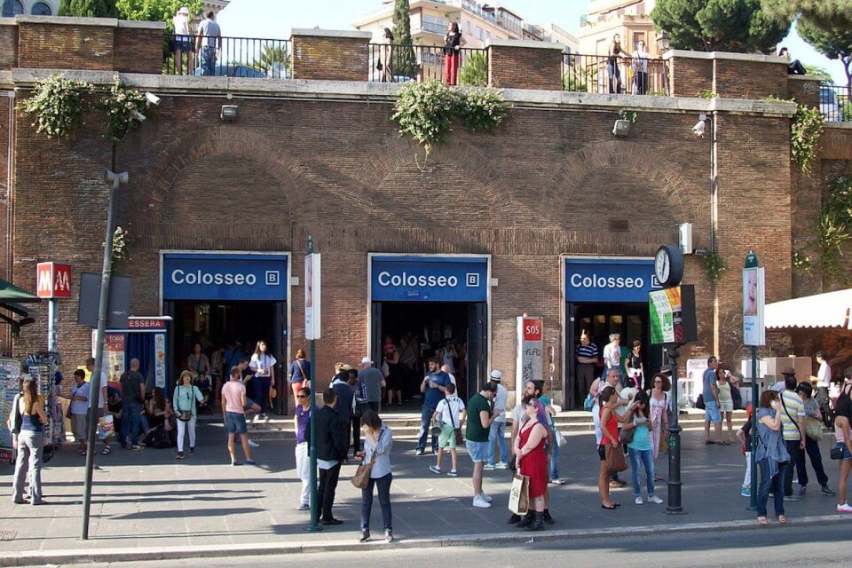 Metro rainbow: anche Roma vuole la sua fermata arcobaleno