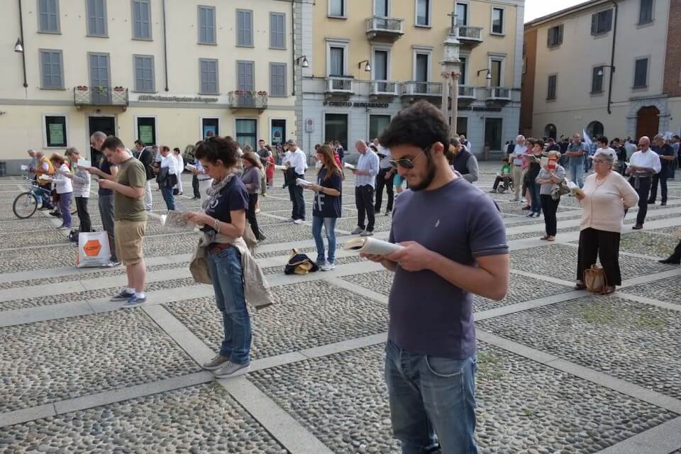 Le Sentinelle a Roma: ‘intervenire contro la piaga dell’omosessualità, causa degli abusi all’interno della Chiesa’