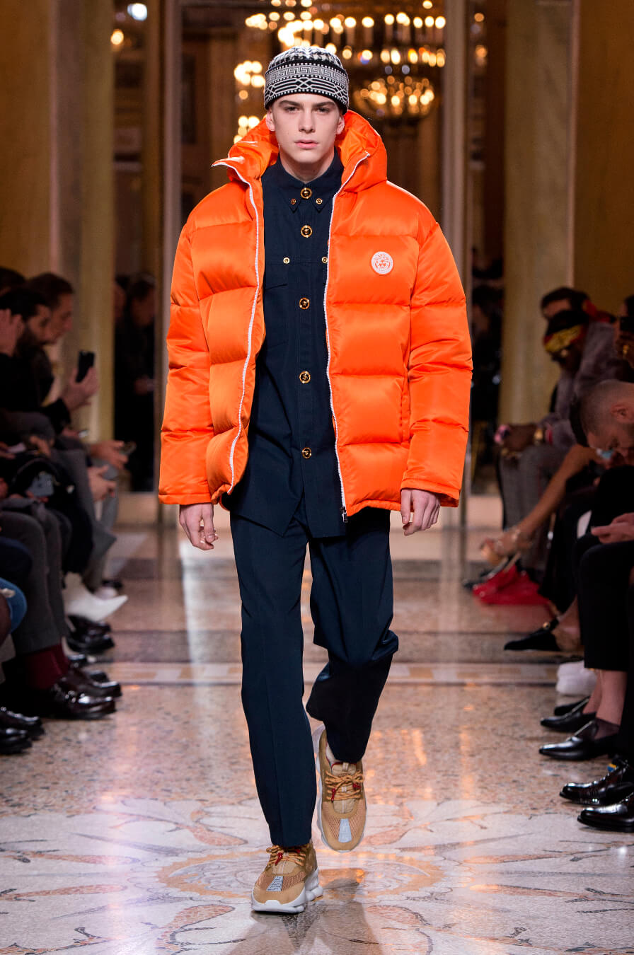 Tendenze - L'arancione è il colore da avere ora - versace men fw1817 1 - Gay.it