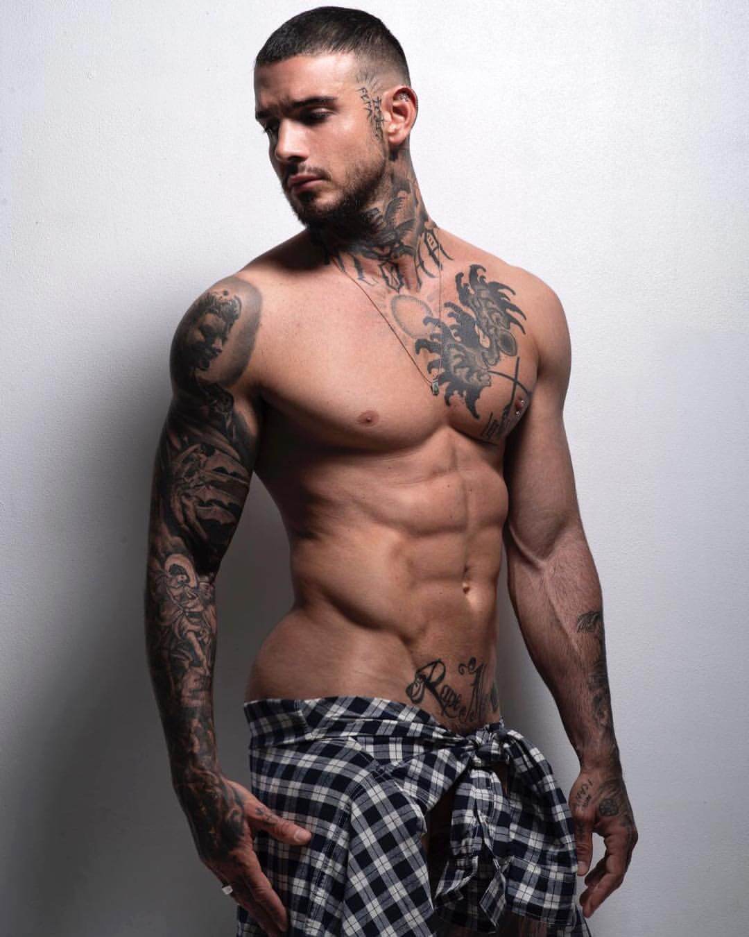 Lucas Peracchi: "Le mie insicurezze, le avance, le strane richieste e certi DM.." - 33020039 236692833549747 7567780947337150464 n - Gay.it