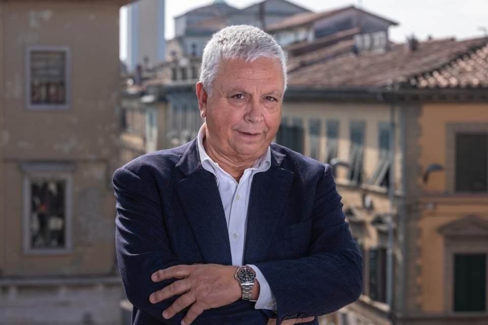 Pontedera, il candidato sindaco si presenta così: “Ho una famiglia normale, non ho gay” – VIDEO