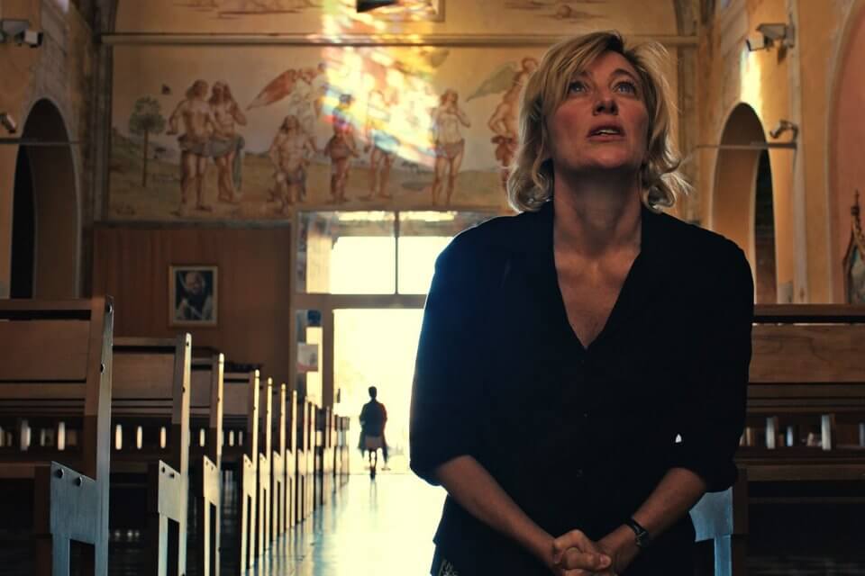Valeria Bruni Tedeschi confessa: «Sarebbe bello innamorarsi di una donna»