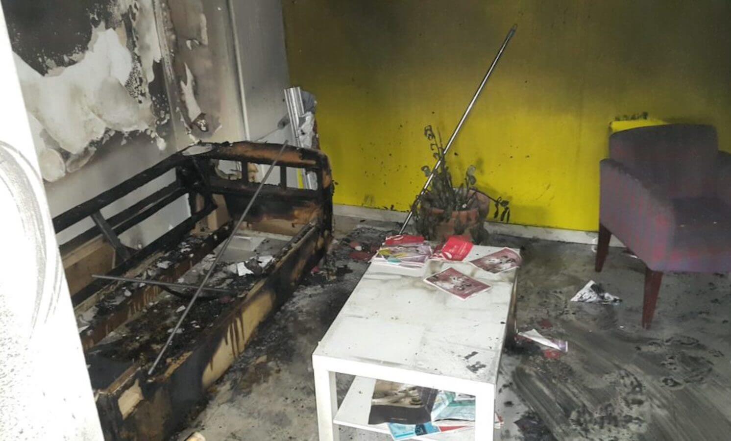 Atene, dato alle fiamme il centro di controllo HIV del quartiere Monastiraki