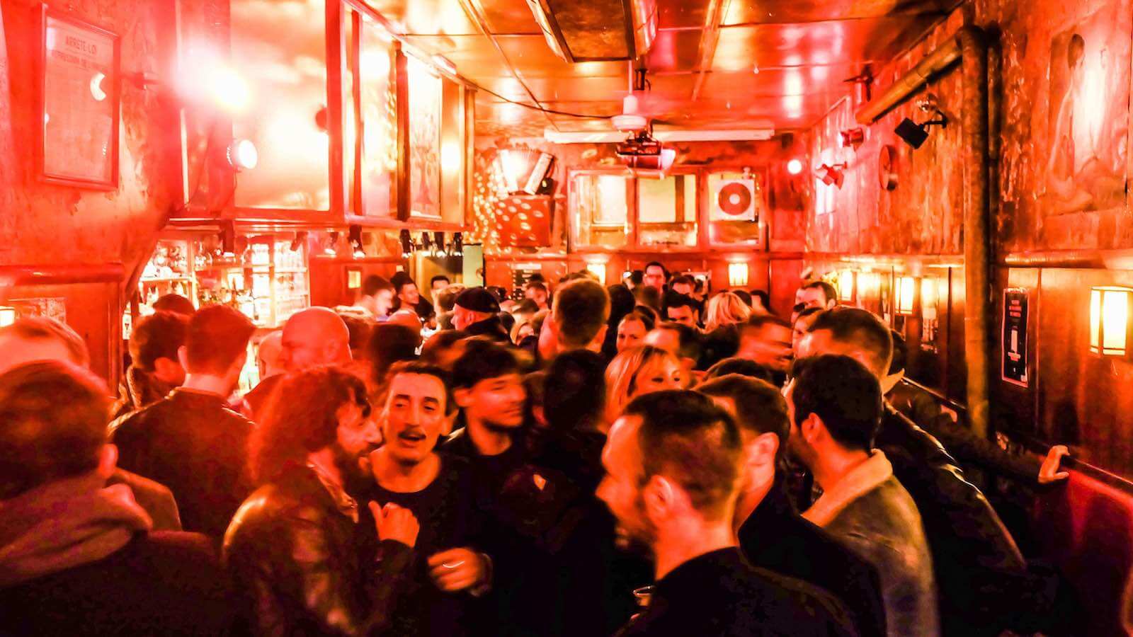 Belgio: paura per un profilo Grindr che annunciava un attentato a un bar gay