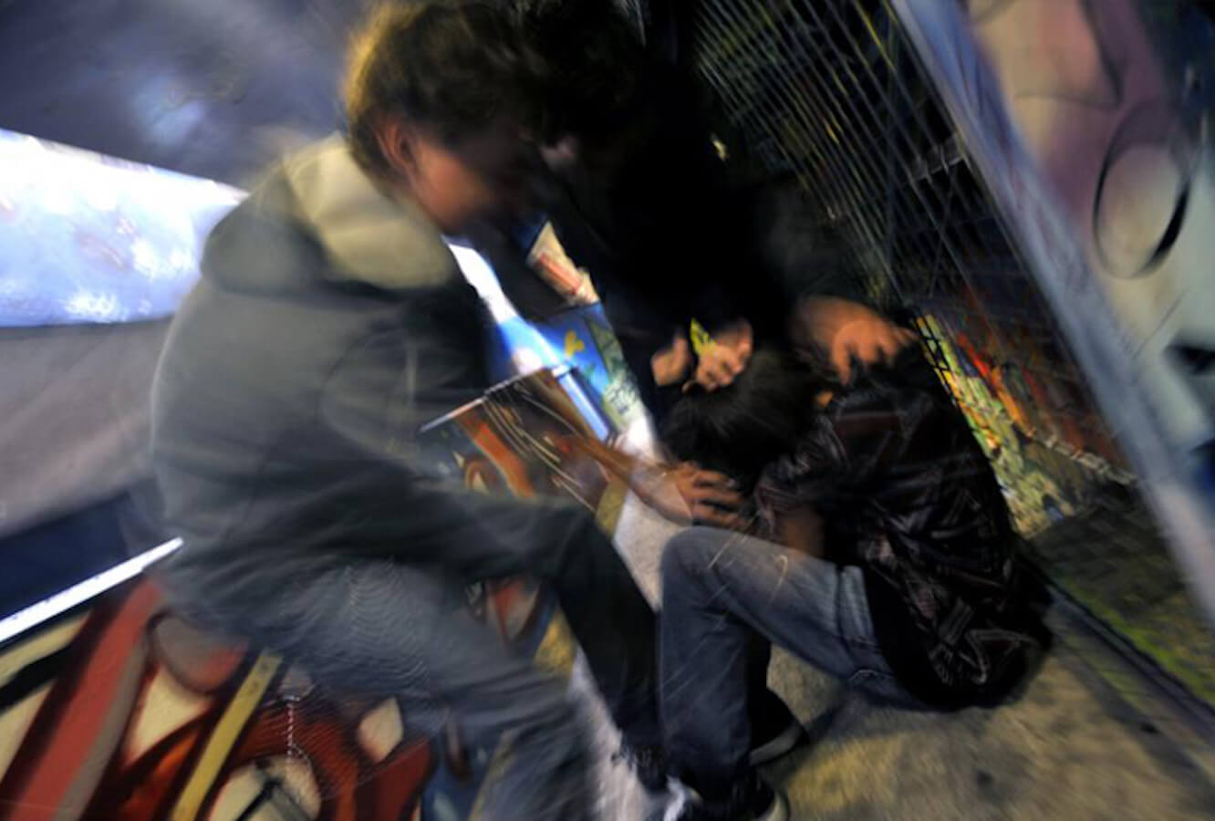 Caserta, 33enne gay pestato dai vicini di casa