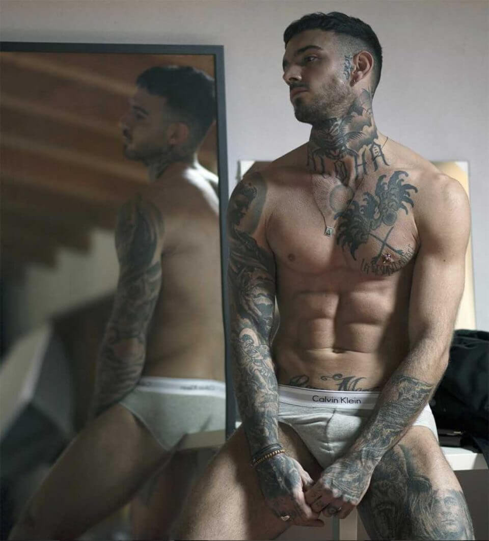 Lucas Peracchi: "Le mie insicurezze, le avance, le strane richieste e certi DM.." - lucas peracchi mutande - Gay.it