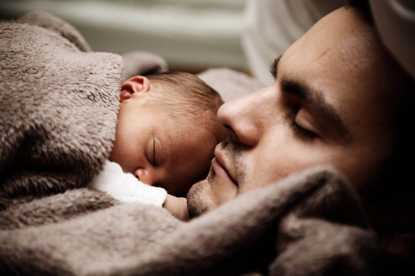 Nuovo riconoscimento dei figli di una coppia gay a Milano: anche stavolta, arriva l’ordine dal Tribunale