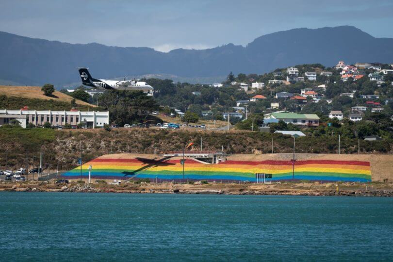 Nuova Zelanda, l'aeroporto di Wellington disegna una pista rainbow - wellington - Gay.it