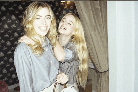 Esther e Clara McGregor, le figlie di Ewan fanno coming out: "Siamo bisessuali" - Esther e Clara McGregor - Gay.it