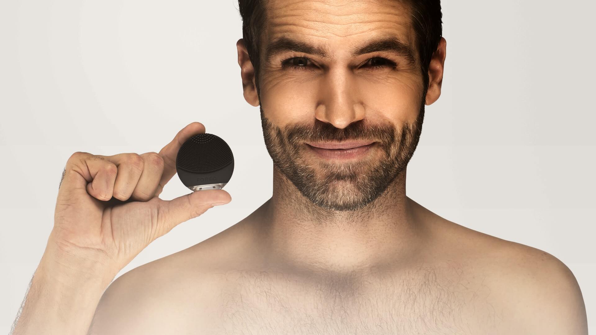 FOREO LUNA go for Men: pelle perfetta anche on the road