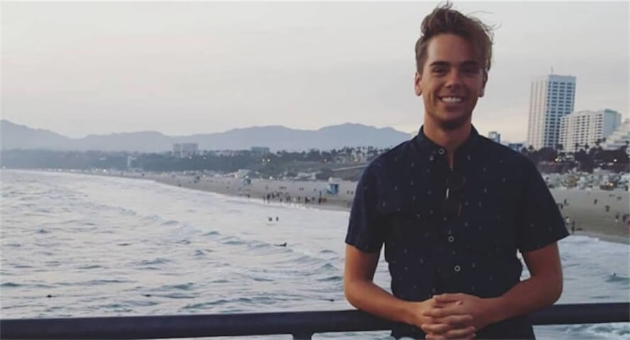 Studente mormone, è virale il coming out alla cerimonia di laurea – video