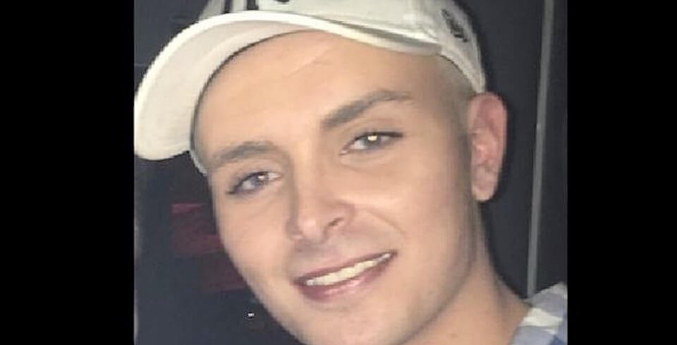 Parigi, 20enne gay pugnalato a morte