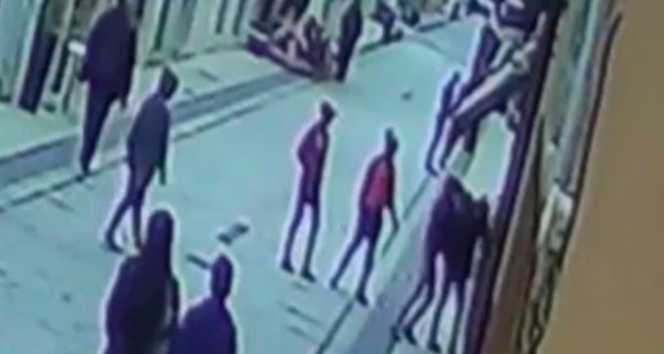 Ragusa, calci e pugni al ragazzo gay – il video da Vittoria