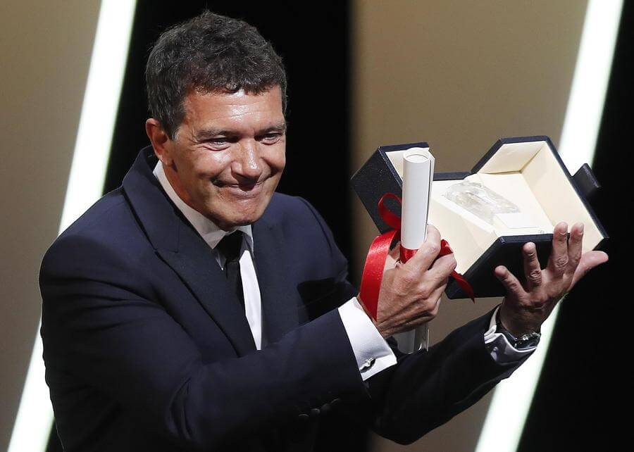 Cannes 2019, Almodóvar non ce la fa ma Antonio Banderas è il migliore attore - Antonio Banderas 2 - Gay.it