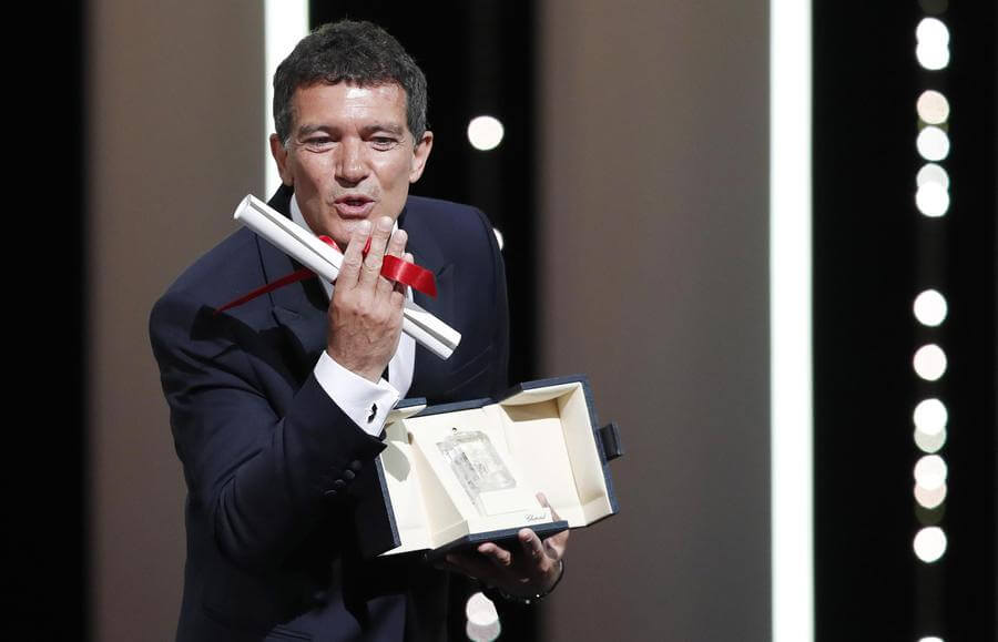 Cannes 2019, Almodóvar non ce la fa ma Antonio Banderas è il migliore attore - Antonio Banderas 3 - Gay.it