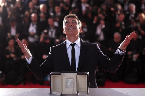 Cannes 2019, Almodóvar non ce la fa ma Antonio Banderas è il migliore attore - Antonio Banderas - Gay.it