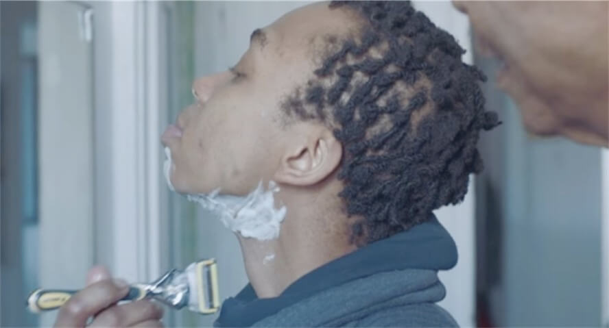 Gillette, un papà insegna al figlio transgender come radersi: il bellissimo spot