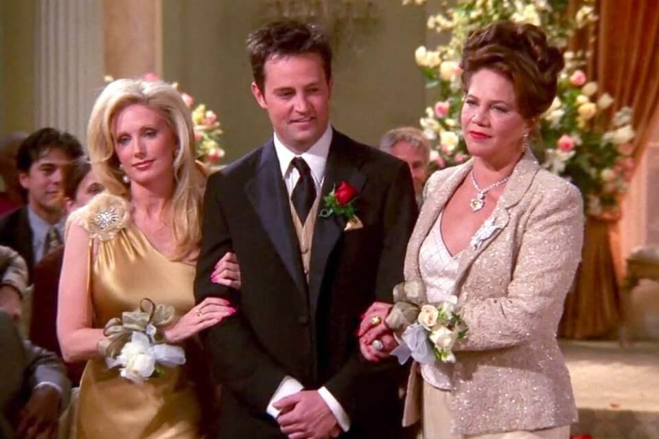 La creatrice di ‘Friends’ si scusa per le battute omo-transfobiche della serie