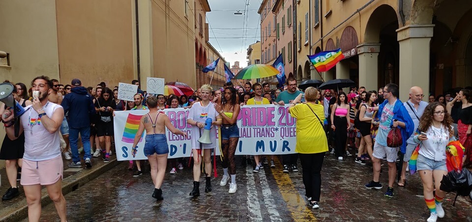 Onda Pride, 130.000 persone in strada tra Napoli, Bologna, Siracusa e Frosinone - 65265475 1530058117124746 8289261425008836608 n - Gay.it