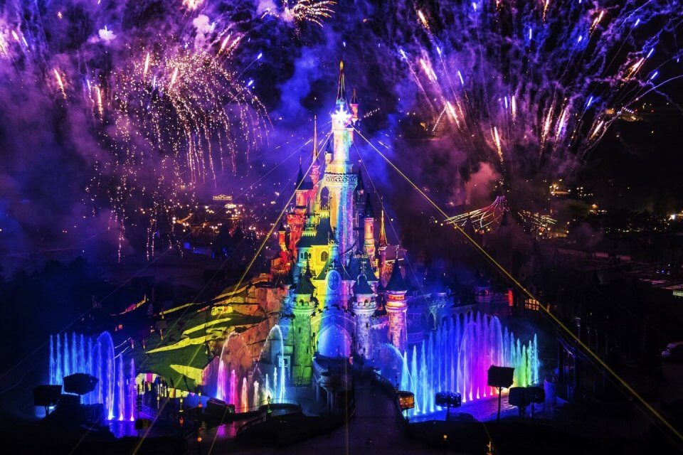 Magical Pride, una folla arcobaleno al primo storico Pride di Disneyland Paris - Magical Pride - Gay.it