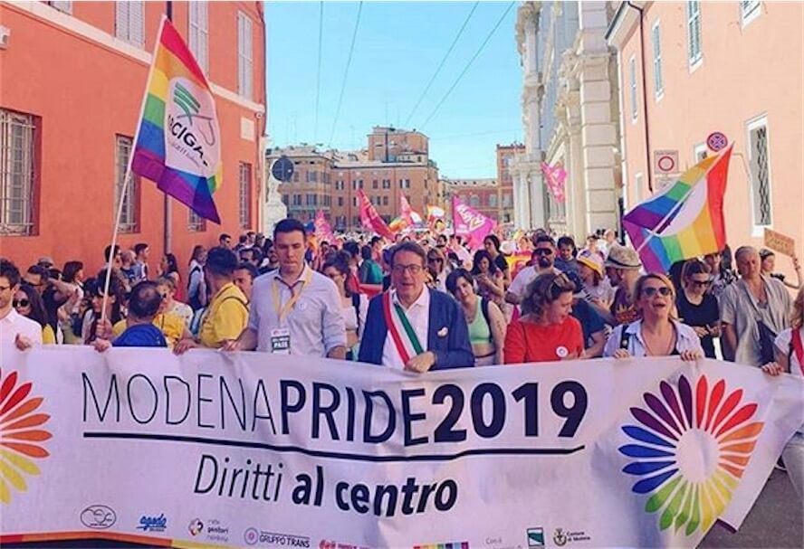 Modena, in 20.000 al Pride e in 300 alla processione di riparazione - Modena Prid - Gay.it