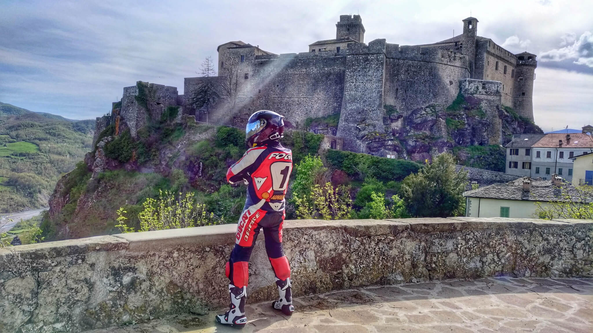 Vita da biker : un viaggio fra panorami mozzafiato e feticismo per le tute di pelle - P 20190427 164050 HDR 01 - Gay.it