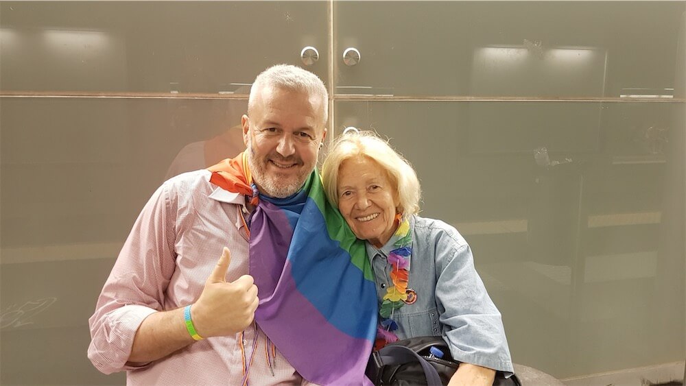 Paolo Colombo, il giornalista denuncia: “Consigliere di Genova non mi ha salutato perché sono gay”