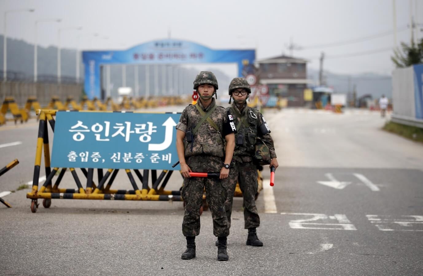 Essere gay in Corea del Nord, dove l’omosessualità non esiste