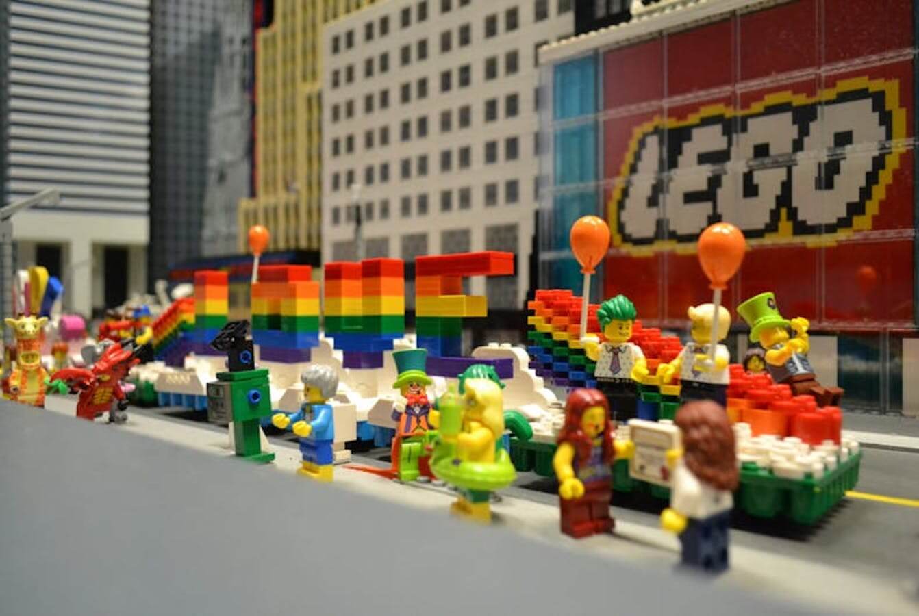 Il più piccolo pride al mondo? Quello realizzato al Legoland di New York