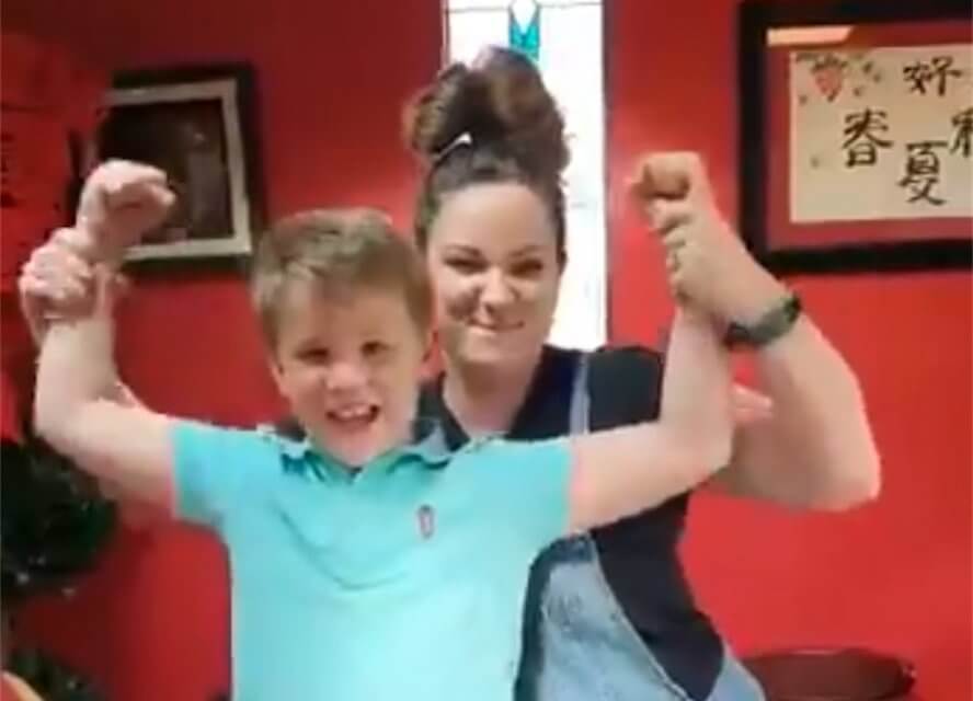 15enne bullizzato perché innamorato dei musical: dal West End decine di messaggi di affetto – video