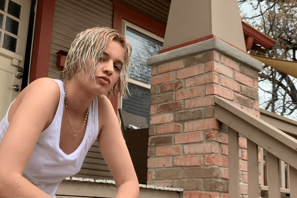Mavi, il video di Bullet in My Heart sulla disforia di genere e contro ogni forma di omofobia