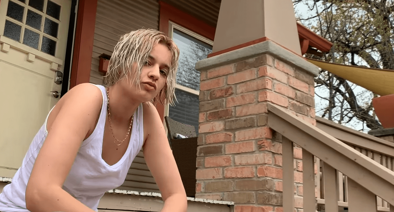 Mavi, il video di Bullet in My Heart sulla disforia di genere e contro ogni forma di omofobia