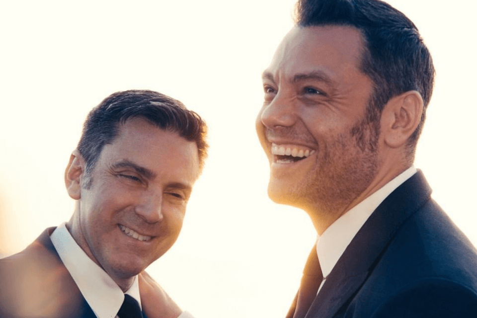 Tiziano Ferro sposo ringrazia i fan ma Mario Adinolfi attacca: ecco la cover di Vanity Fair