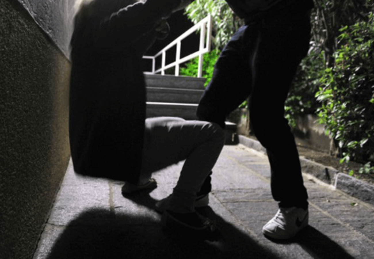 Cile: 18enne pugnalato da suo padre perché gay