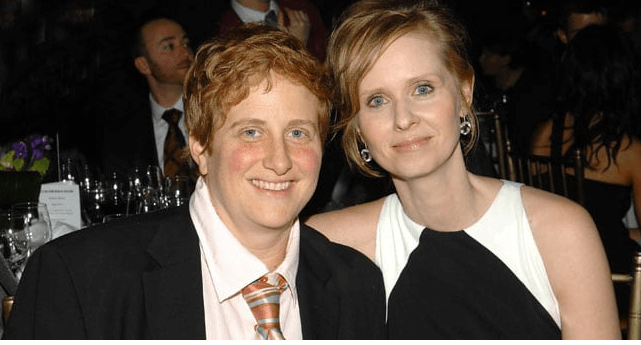 Le 13 coppie LGBT+ più belle e discusse dello spettacolo - coppie lgbt pi%C3%B9 belle dello spettacolo cynthia nixon christine marinoni - Gay.it