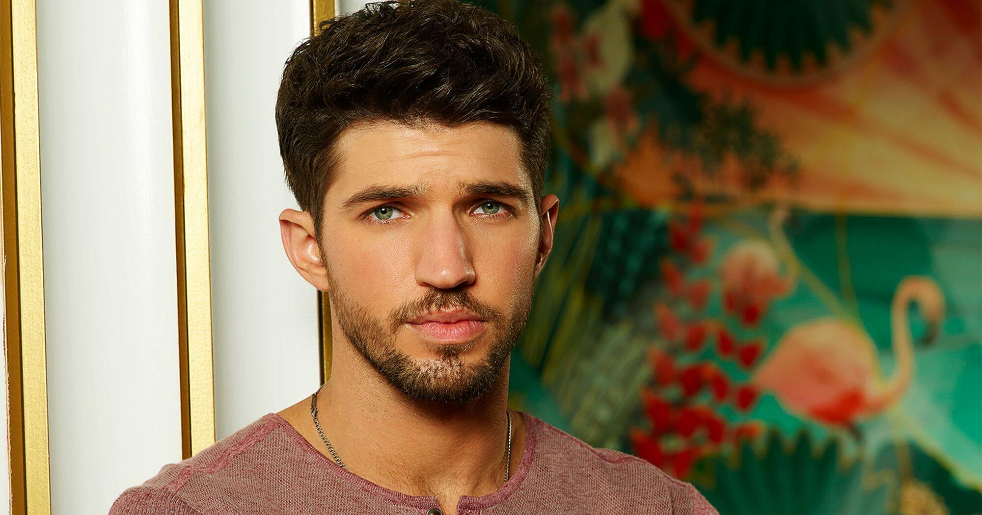Javi Mendoza è interpretato Bryan Craig