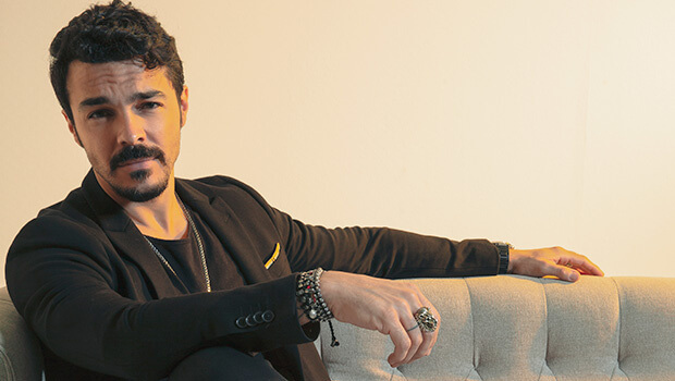 Mateo è interpretato da Shalim Ortiz