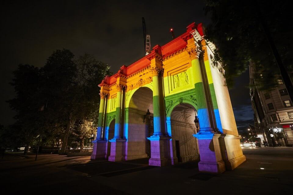 Il Marble Arch di Londra sarà illuminato con i colori dell’arcobaleno in occasione del pride