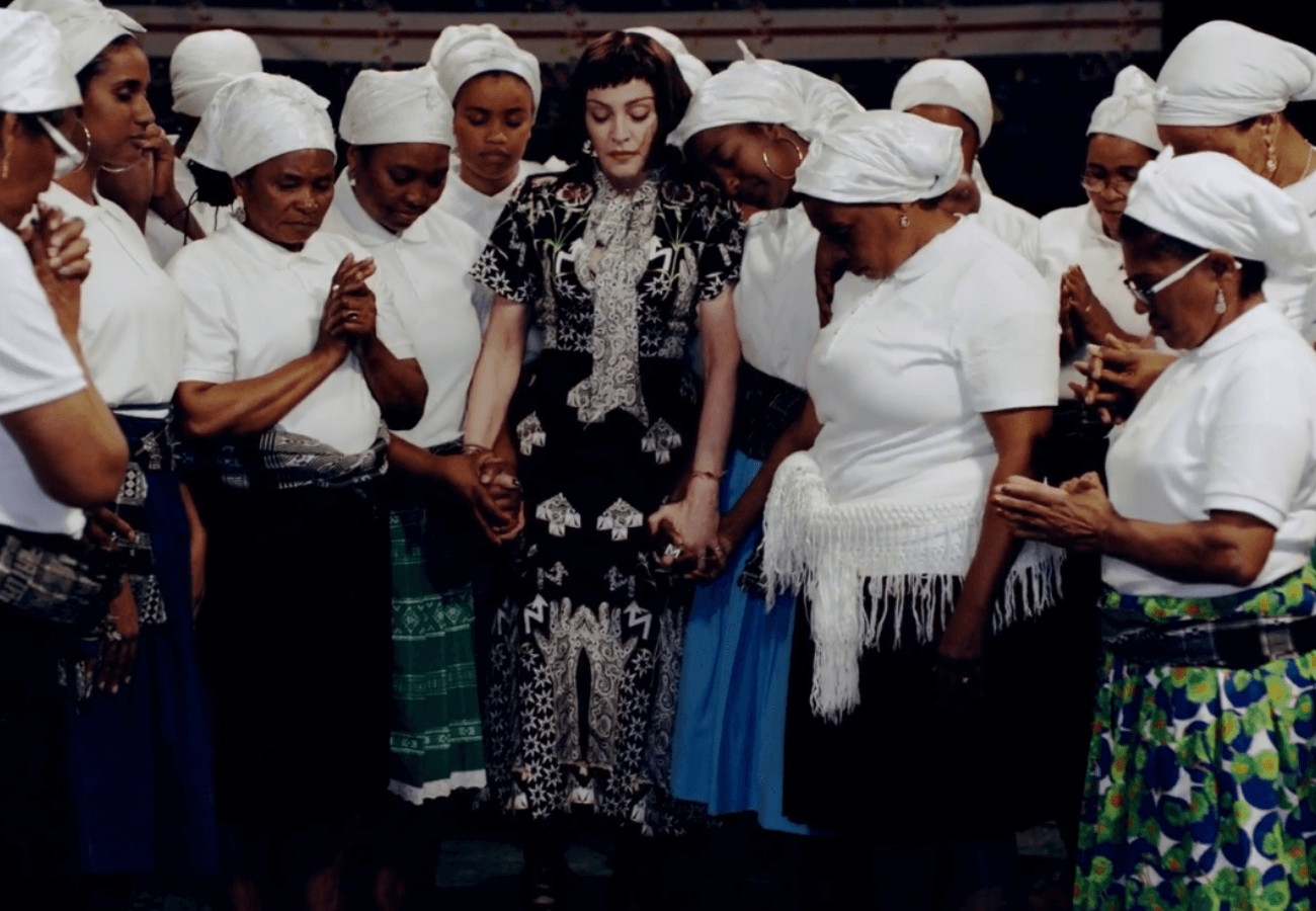 Madonna con le Batucadeiras di Capo Verde in "Batuka"