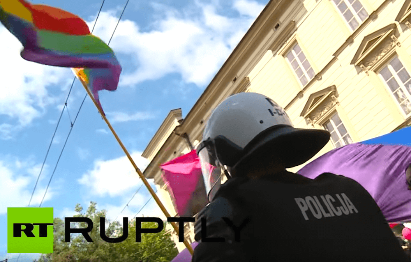 Carrefour in Polonia, stop alle campagne pubblicitarie sulla tv pubblica per Omotransfobia di Stato