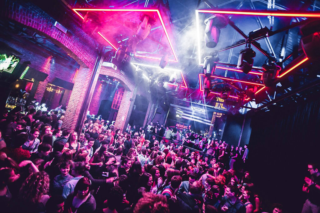 Trans minorenne aggredita da tre uomini all'uscita del Red & Blue club ad Anversa, Belgio