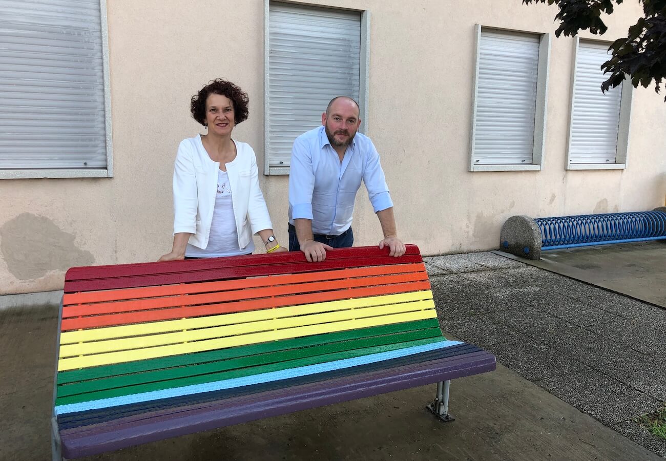 Vicenza, panchine rainbow contro le discriminazioni: l’idea di alcuni ragazzi