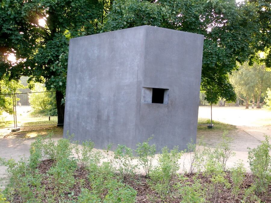 Berlino, vandalizzato il memoriale delle vittime dell’Omocausto