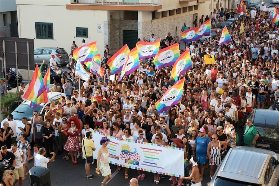 Gallipoli, lo Zen Beach prende le distanze dal buttafuori omofobo: "inqualificabile, un abbraccio alla comunità LGBT" - Gallipoli lo Zen Beach - Gay.it