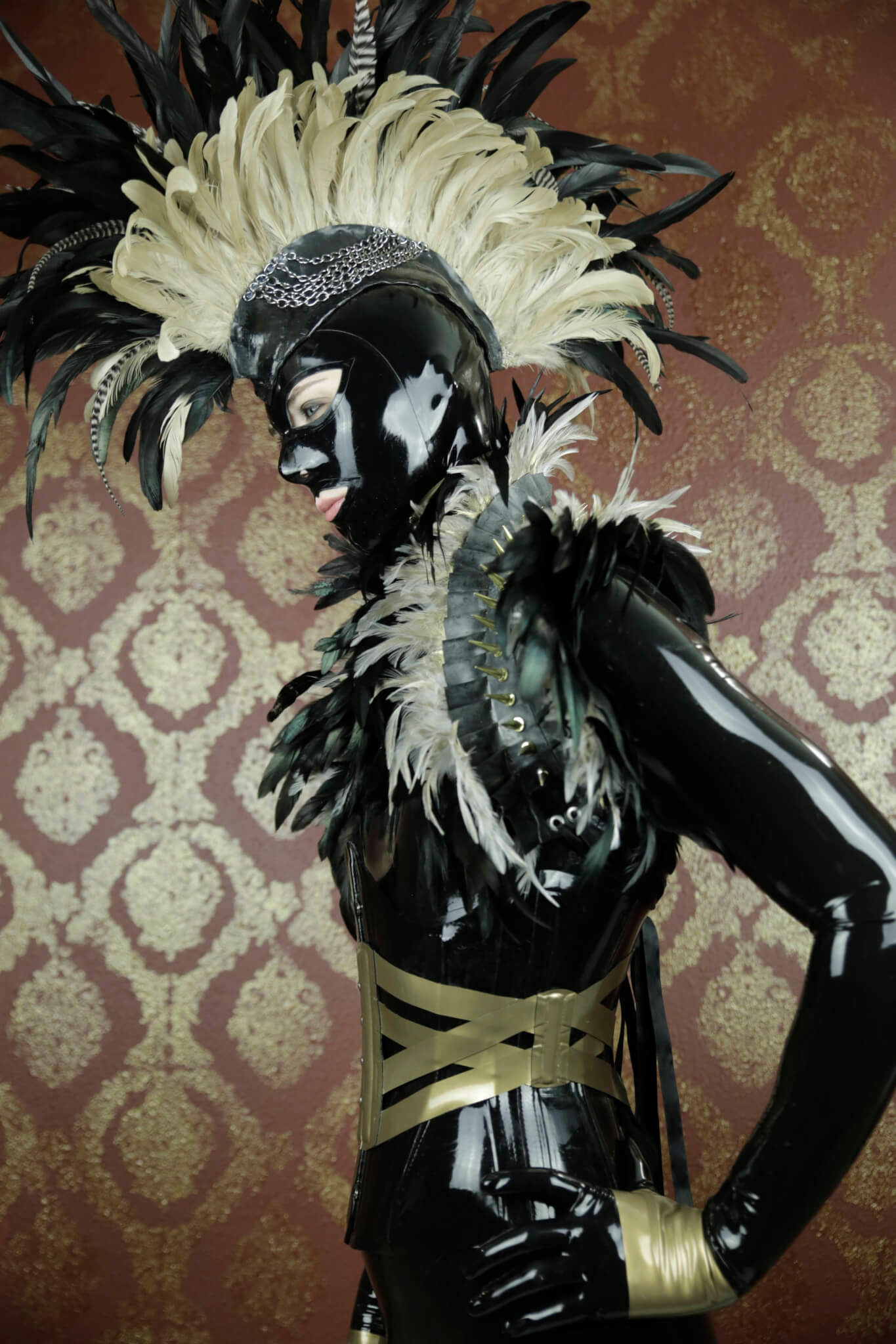 Intervista a FetishKitsh : la bambola di lattex che gioca con l'estetica dell'heavy rubber - MG 9387 - Gay.it
