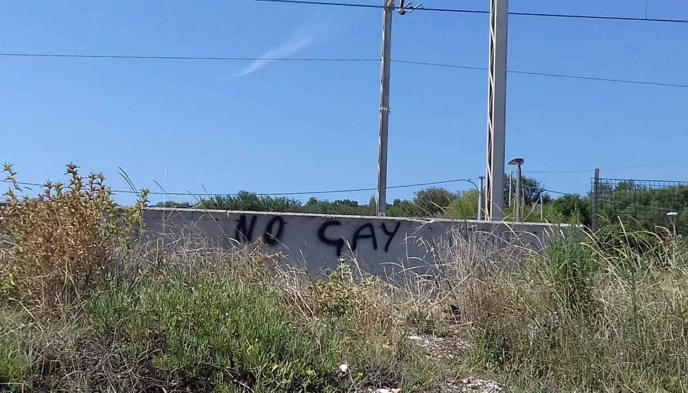 Omofobia in spiaggia tra Fano e Pesaro: "NO GAY" - Omofobia in spiaggia tra Fano e Pesaro 2 - Gay.it