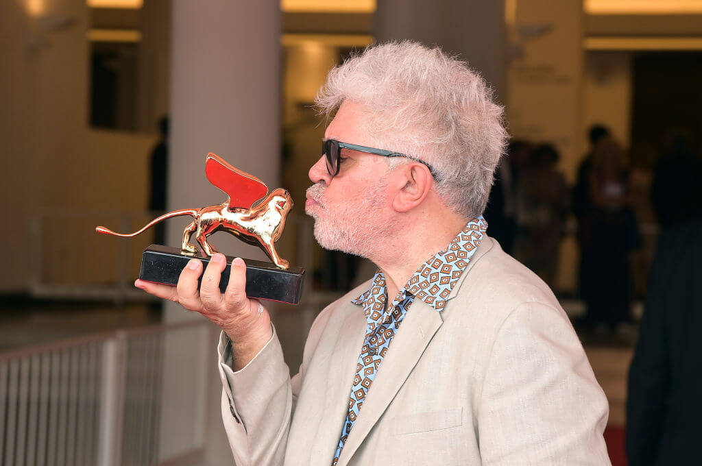 Pedro Almodóvar Leone d’Oro alla carriera: “All’inizio venivo giudicato osceno” - Pedro Almodovar 4 - Gay.it