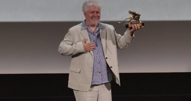 Pedro Almodóvar Leone d’Oro alla carriera: “All’inizio venivo giudicato osceno” - Pedro Almodovar - Gay.it